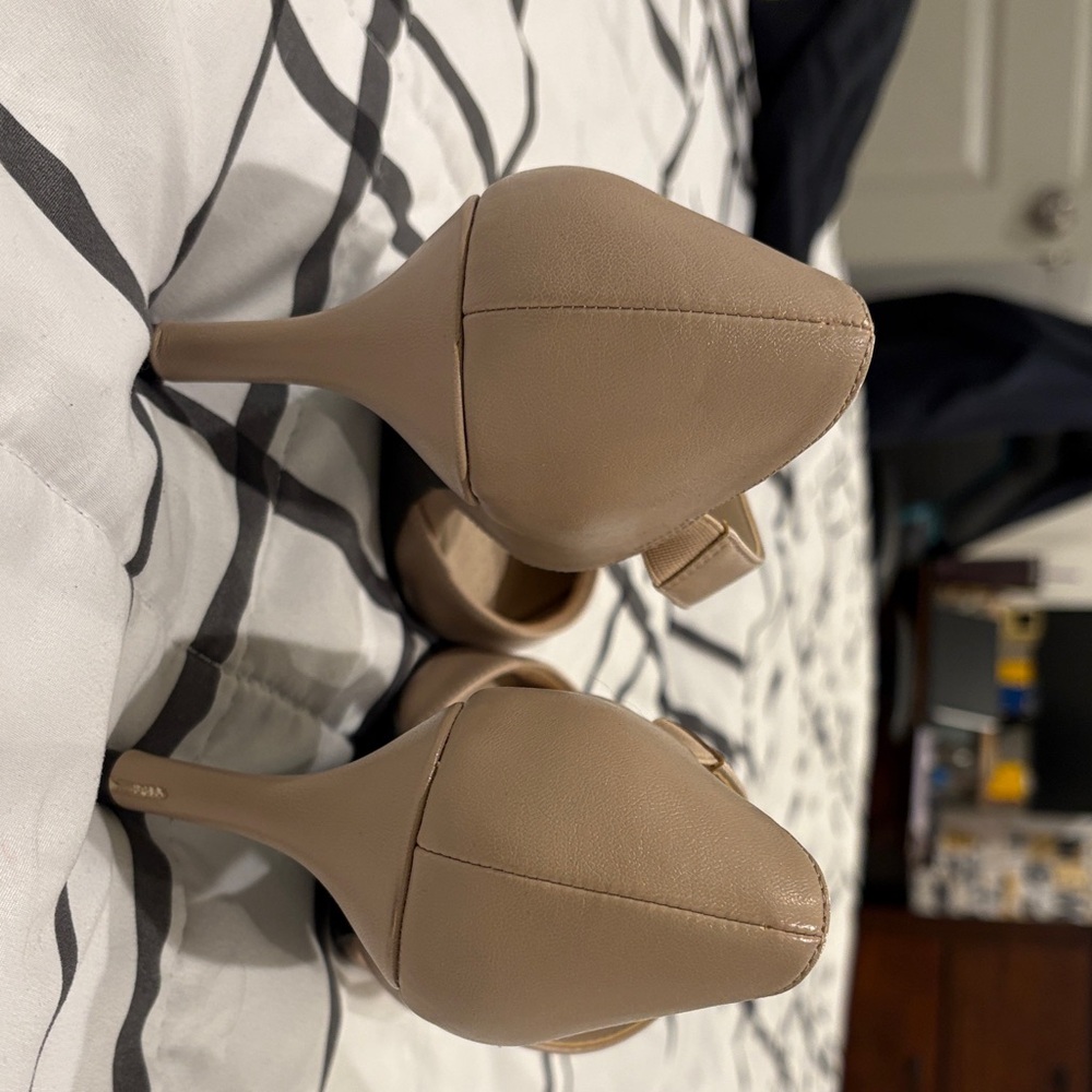Life Stride Women's Beige Heels - Picture 3 of 5